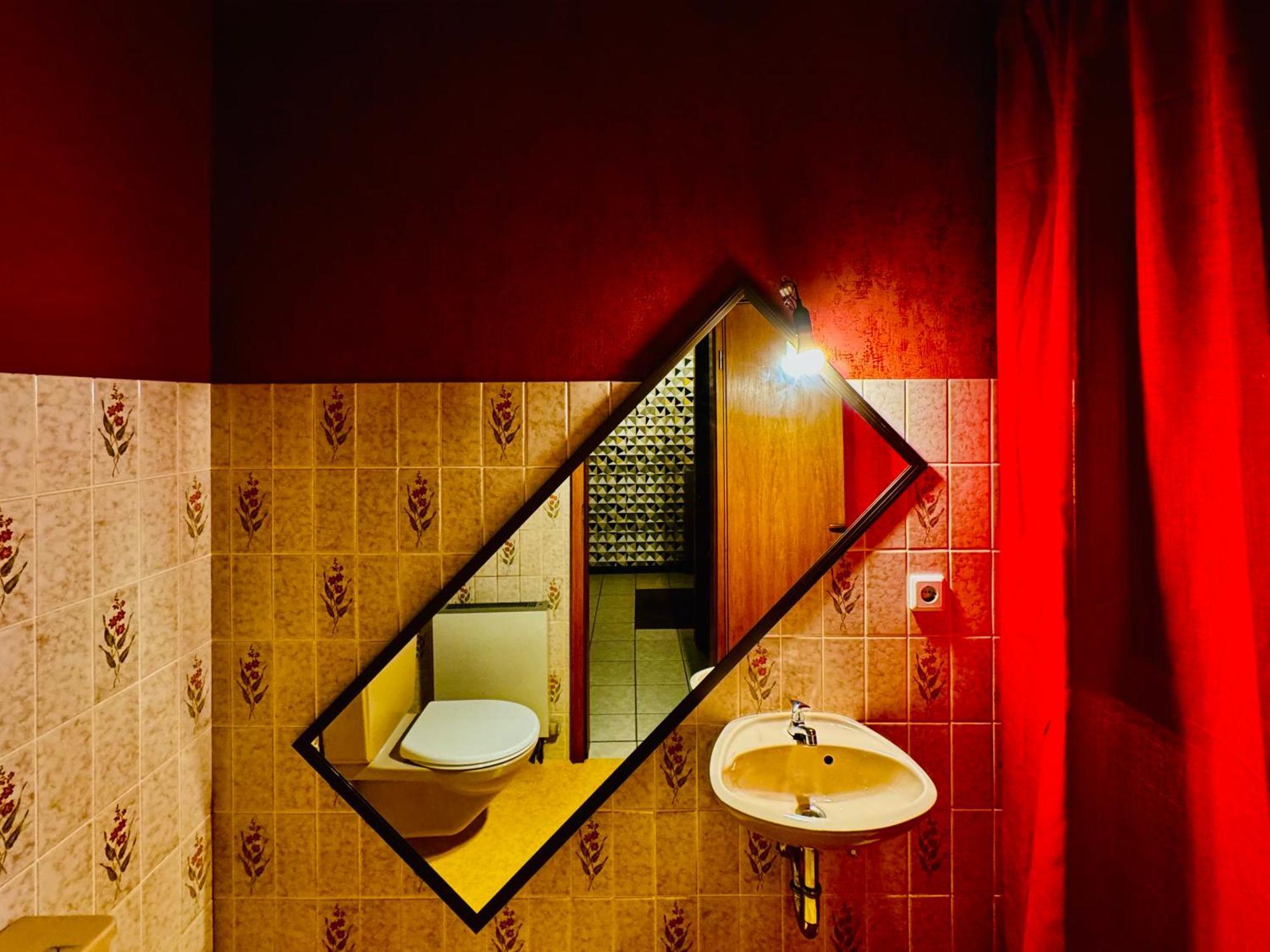 Bookeinfach Bad Ems - Private - Sauna Jacuzzi Whirlpool Swimmingpool Alahna Sup Beachvolleyball Billiards Ping Pong Cinema Theater Music Disco Ball Bbq Und Parkplaetze Luaran gambar