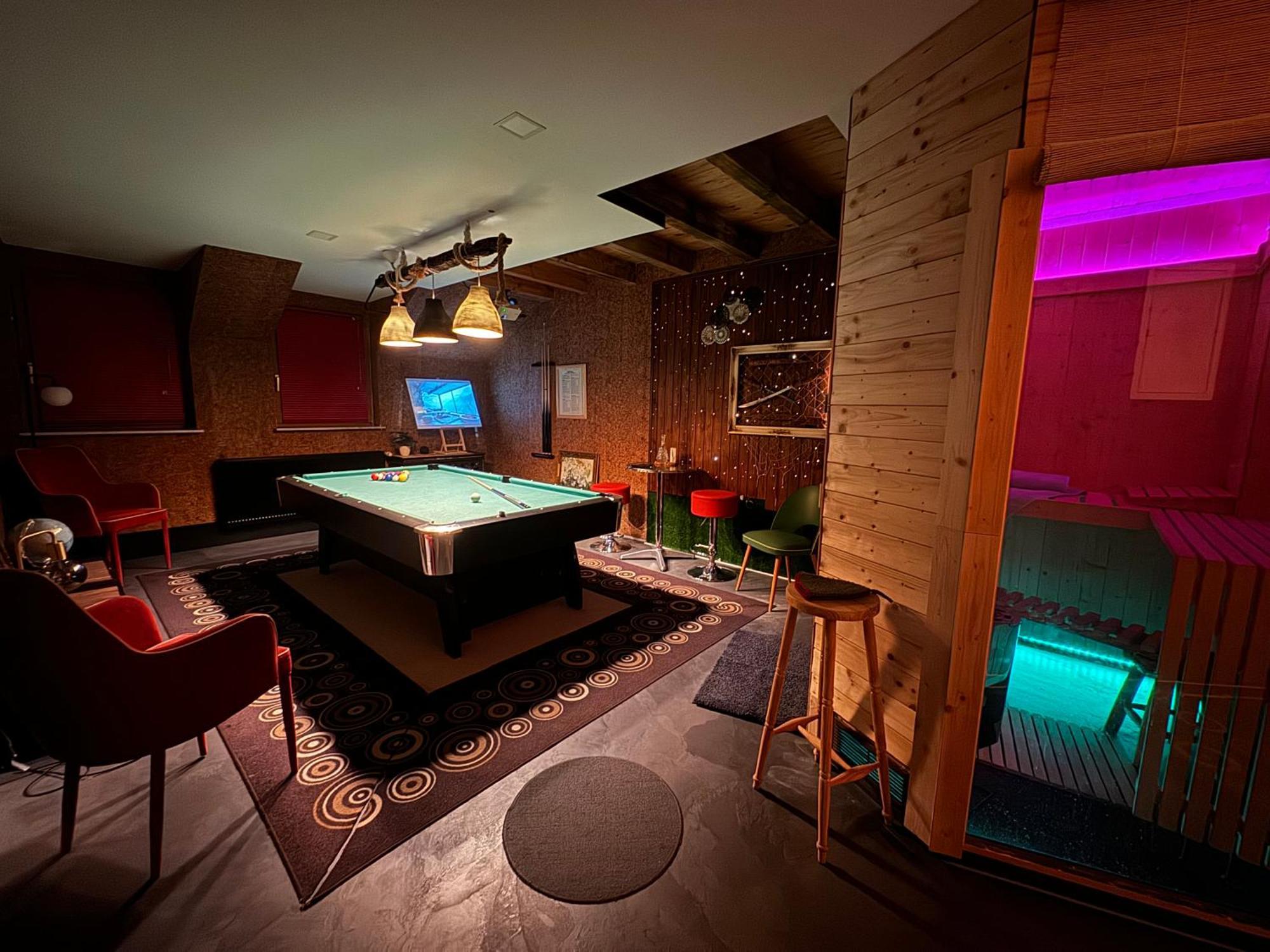 Bookeinfach Bad Ems - Private - Sauna Jacuzzi Whirlpool Swimmingpool Alahna Sup Beachvolleyball Billiards Ping Pong Cinema Theater Music Disco Ball Bbq Und Parkplaetze Luaran gambar