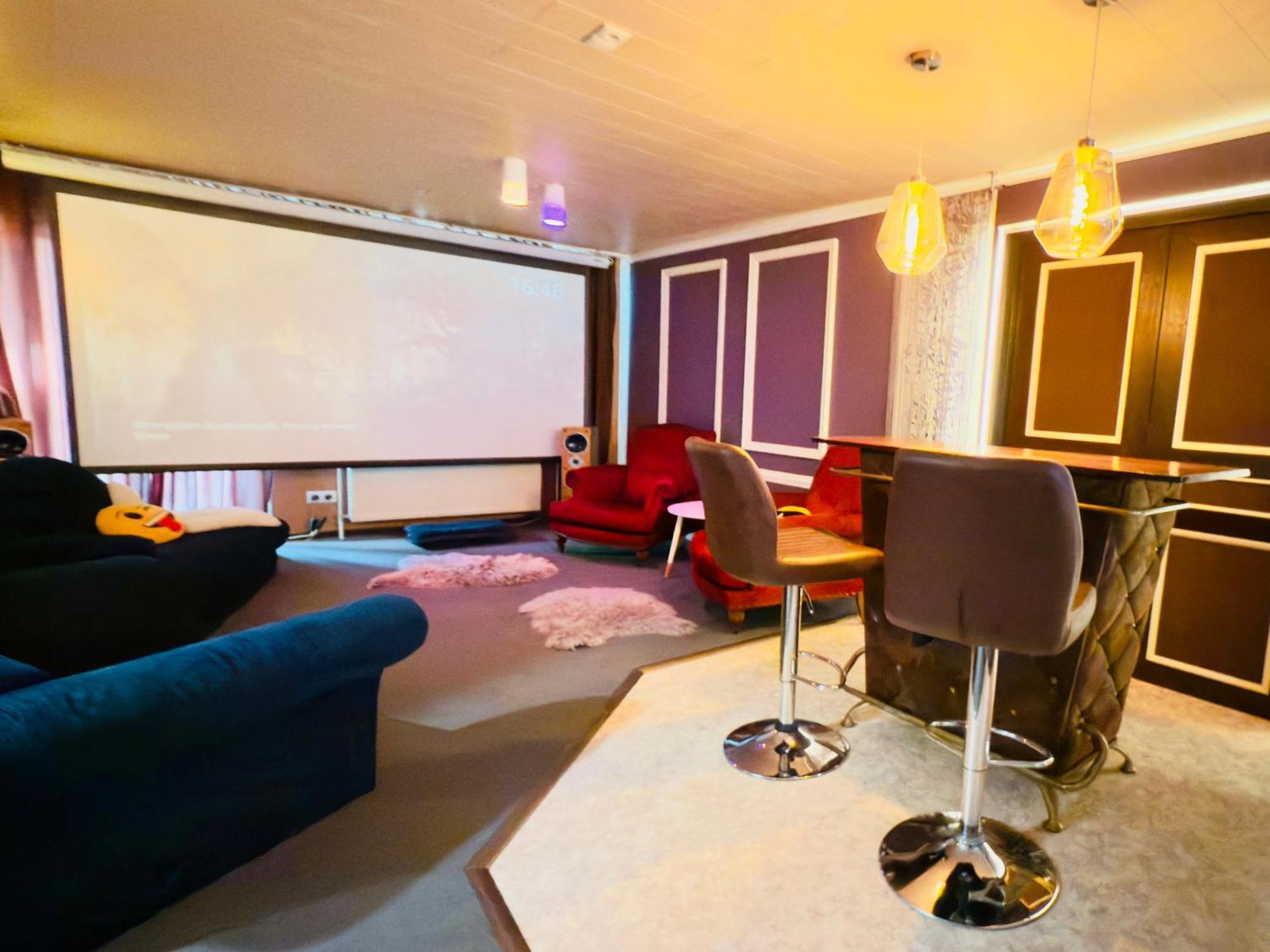 Bookeinfach Bad Ems - Private - Sauna Jacuzzi Whirlpool Swimmingpool Alahna Sup Beachvolleyball Billiards Ping Pong Cinema Theater Music Disco Ball Bbq Und Parkplaetze Bilik gambar